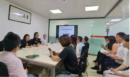 罗坪博士在培训中（一）