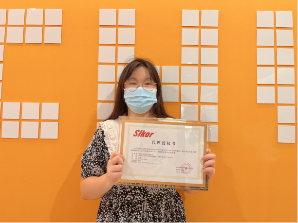 猎芯网在代理商授牌仪式