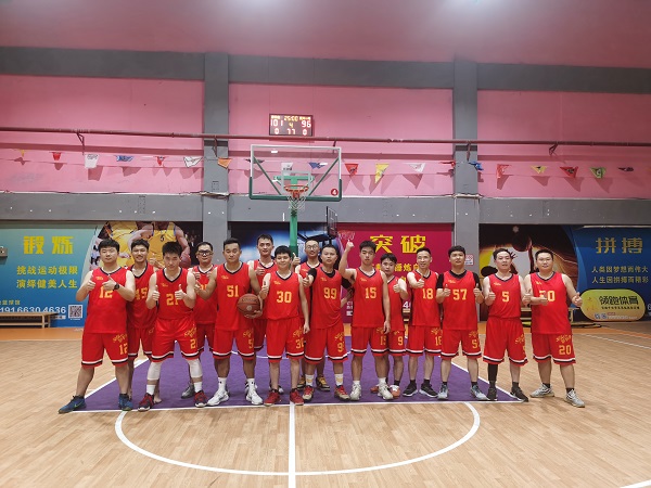 萨科微篮球队合影.jpg